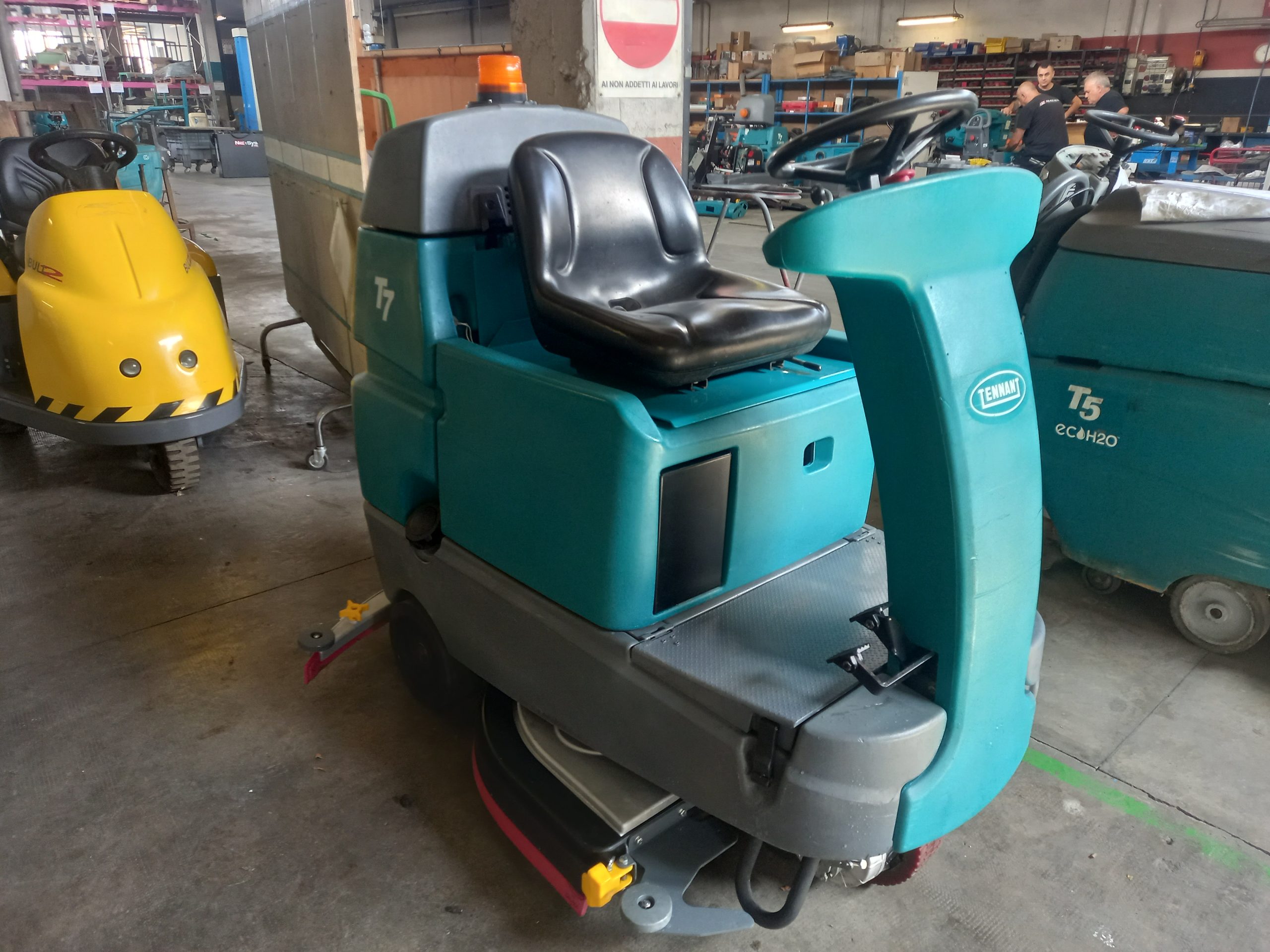4700_1_0925 Lavasciuga pavimenti Tennant T7 usata e ricondizionata