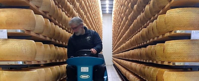 Macchina pulizia parmigiano grana