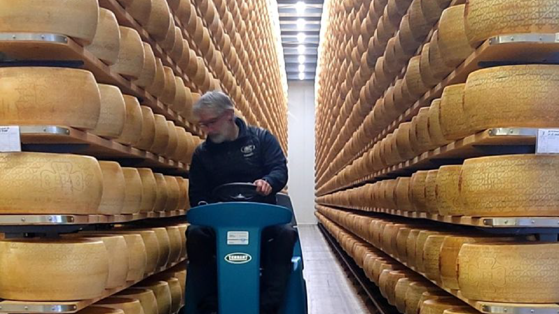 Macchina pulizia parmigiano grana