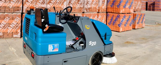 Spazzatrice S20 in azienda di argilla